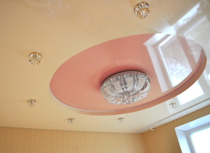 beige en roze spanplafond