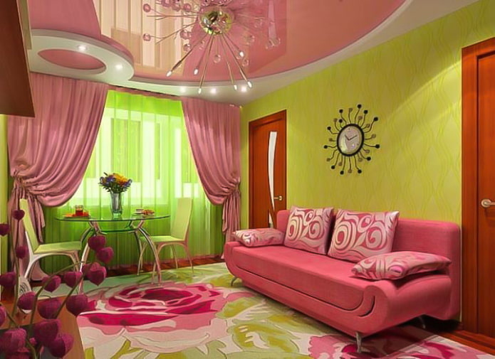 groen behang en roze plafond