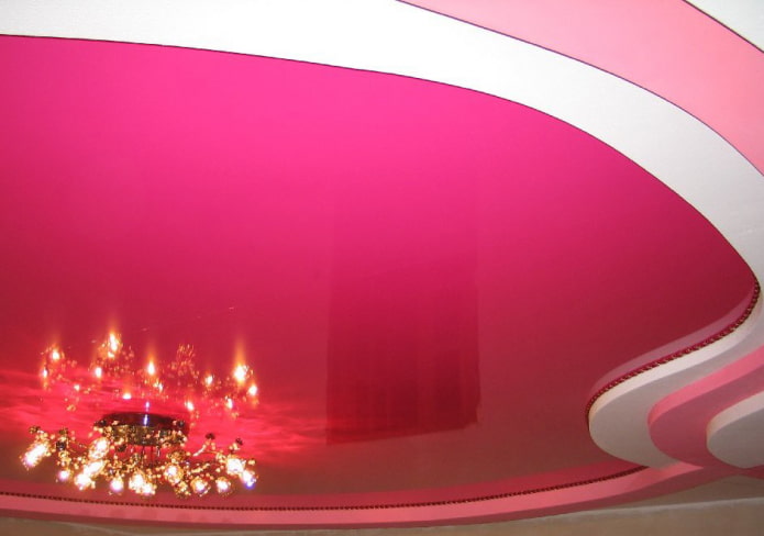 wit en roze spanplafond