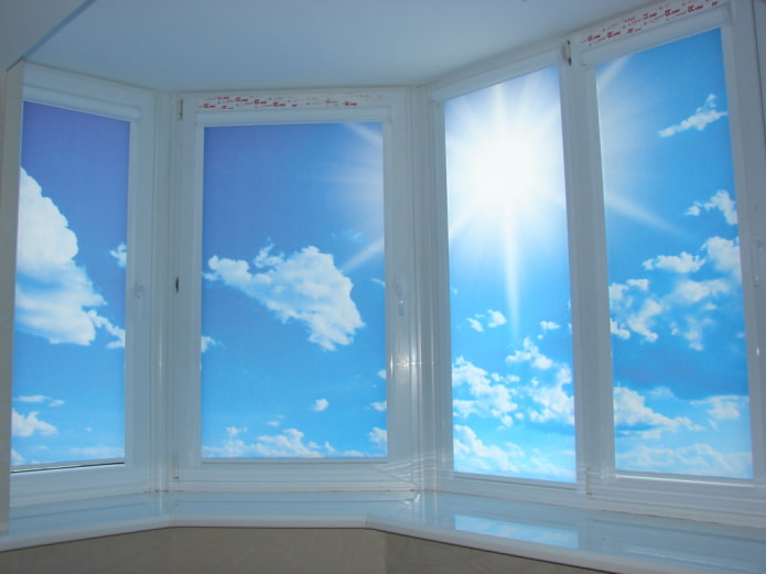 rolgordijnen met fotoprint op de loggia