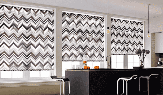 geometrisch patroon op het gordijn