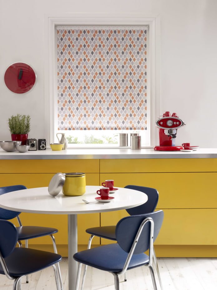 geometrisch patroon op het gordijn