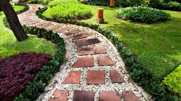 Hoe om tuinpaden voor een zomerresidentie mooi te decoreren?