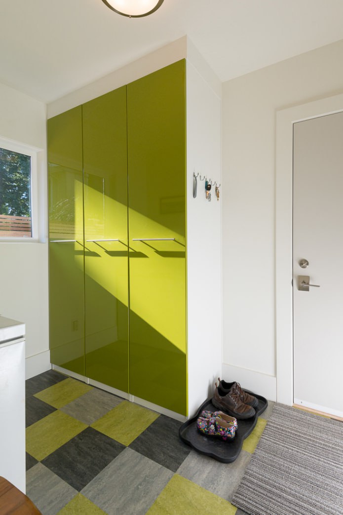 garderobe met saladegroene gevels