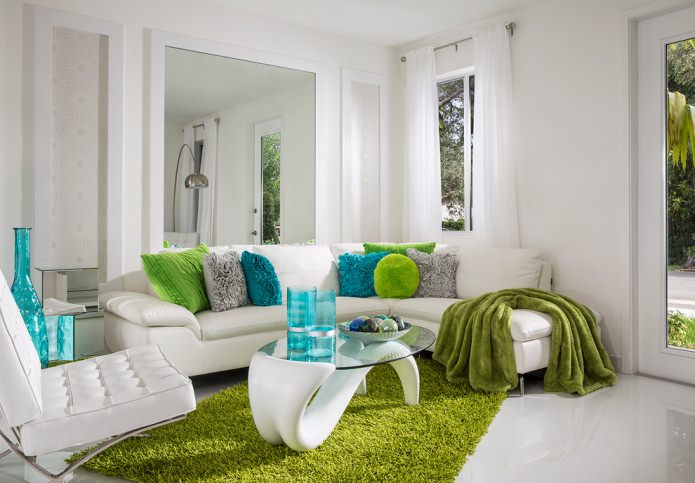 saladegroen tapijt in de woonkamer