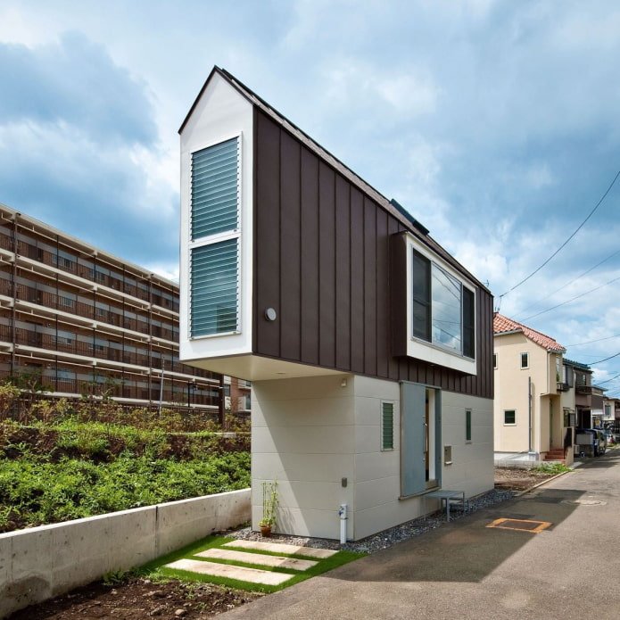 smal huis in Tokio overdag