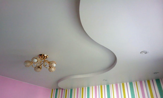 satijnen spanplafond met twee niveaus