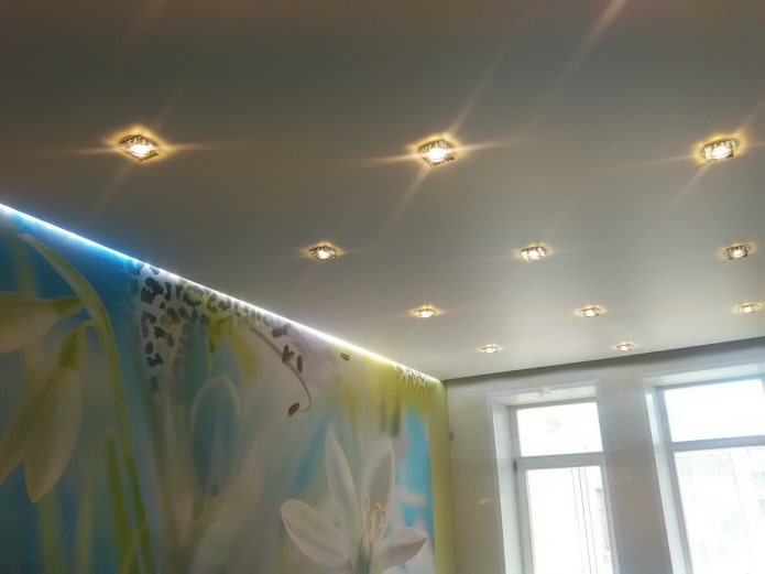 satijnen spanplafond met spots