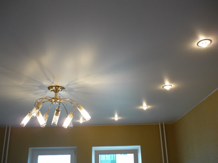 satijnen spanplafond met ??n niveau