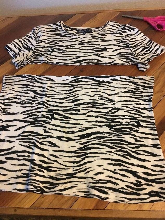 knip de bovenkant van het T-shirt af