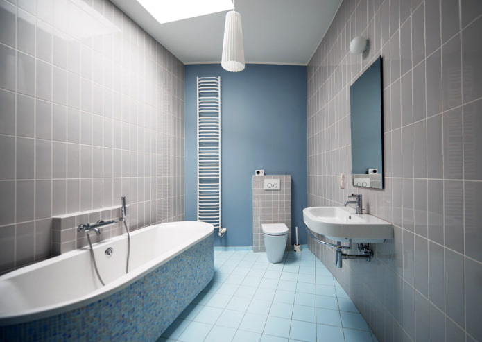 badkamerinterieur in grijs- en blauwtinten
