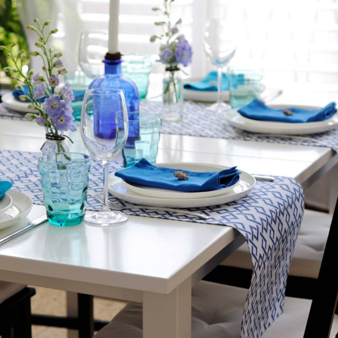 tafelsetting in blauwe tinten