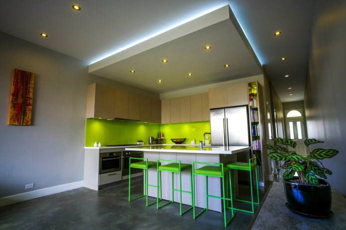 two-level gray ceiling structure in de keuken