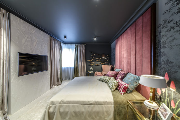 grafietkleurig spanplafond in de slaapkamer