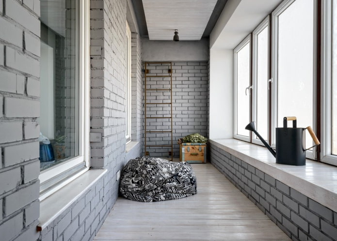 balkoninterieur in grijstinten