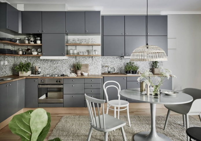 keukeninterieur in grijstinten
