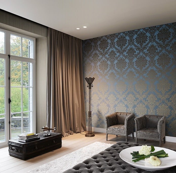 zwart zijden behang in het interieur