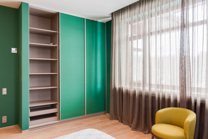 schuifkast in het slaapkamerinterieur