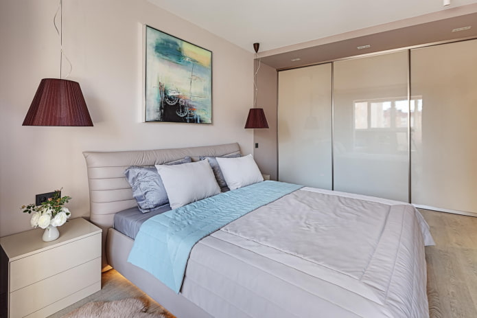 melkachtige kledingkast in het interieur van de slaapkamer