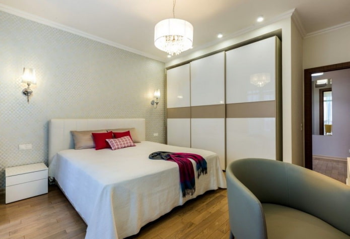 kledingkast in het interieur van de slaapkamer