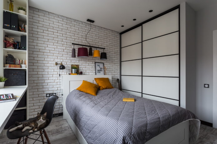 Kledingkast in het interieur van de slaapkamer