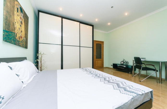 zonering met een schuifkast in het interieur