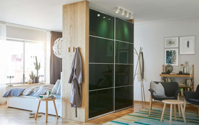 zonering met een schuifkast in het interieur