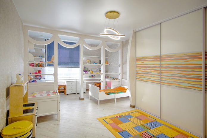 Gevels met gekleurde inzetstukken