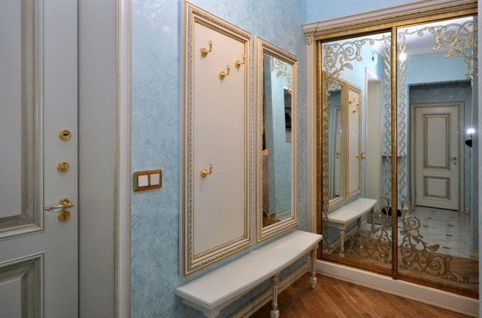 Spiegelkast met patronen