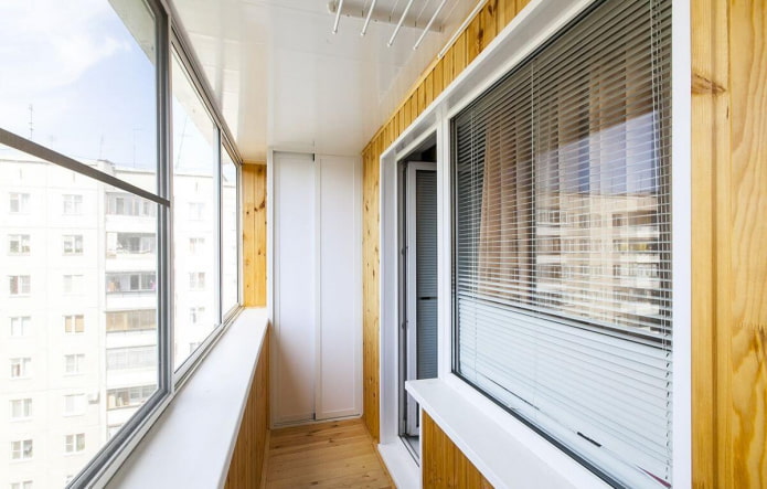 tweedeurskast van PVC-panelen