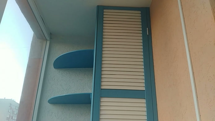 kledingkast met louvredeuren