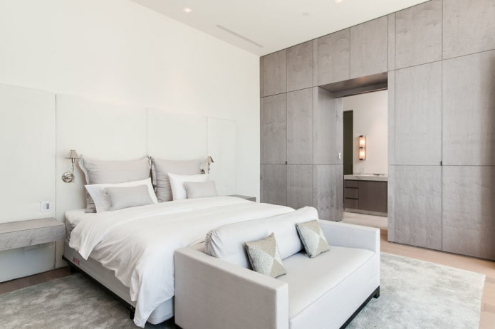kledingkast met een doorgang in de vorm van een scheidingswand in de interieur