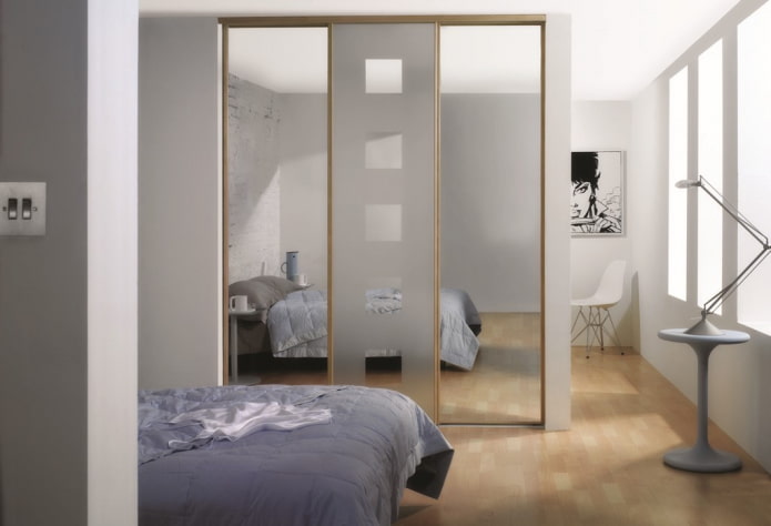 garderobe als scheidingswand in het interieur