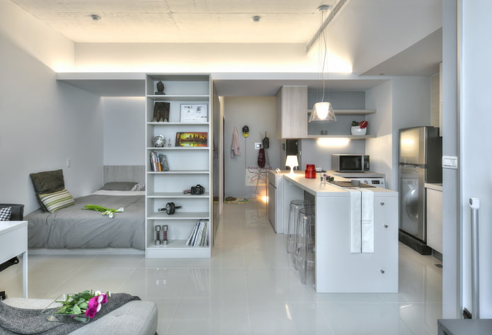 kledingkast als scheidingswand in het interieur van de keuken-slaapkamer