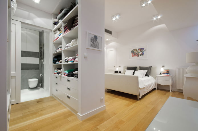 witte kast als scheidingswand in het interieur