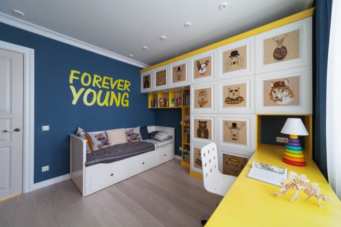 kledingkast in het interieur van de kinderkamer