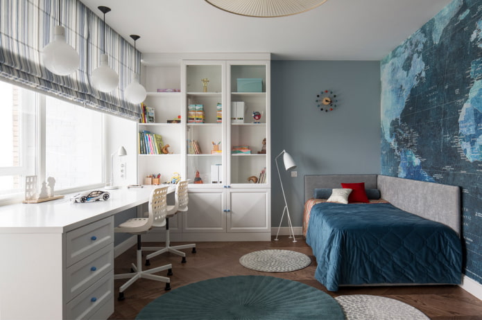 witte kledingkast in het interieur van de kinderkamer