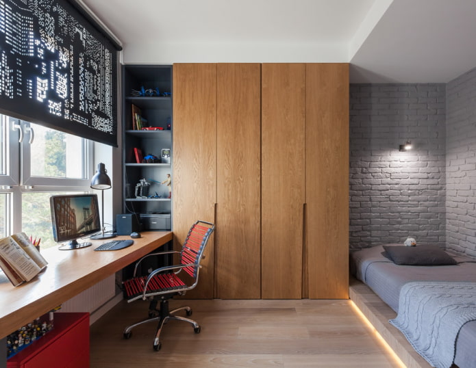 houten kledingkast in het interieur van de kinderkamer