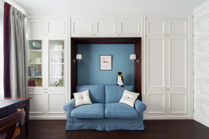 kledingkast met glas in het interieur van de kinderkamer