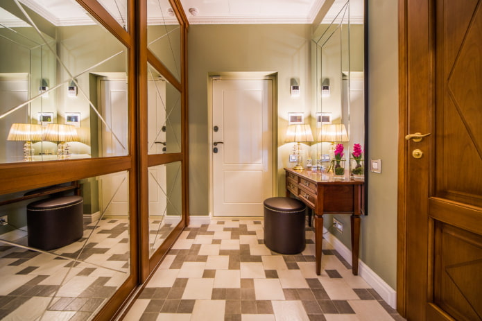 ontwerp van kasten in het interieur van de hal