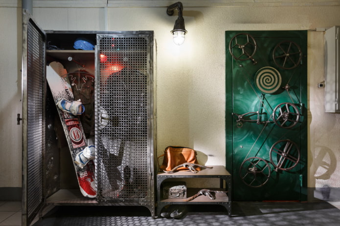 garderobe in het interieur van de gang in loftstijl