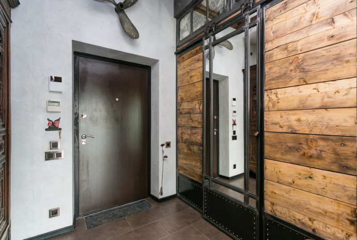 garderobe in het interieur van de gang in loftstijl