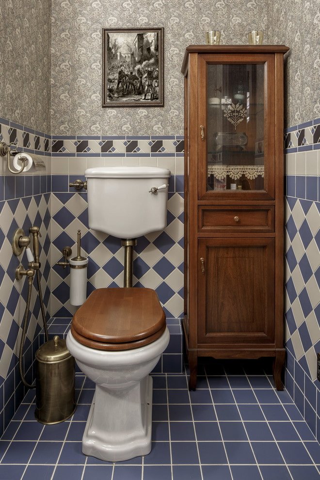vloerkast in het toiletinterieur