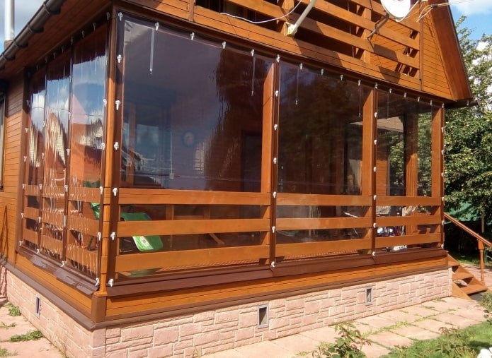 PVC-kunststofplaten op de veranda
