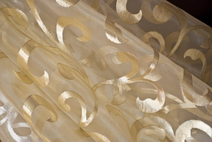 Organza met monogrammen