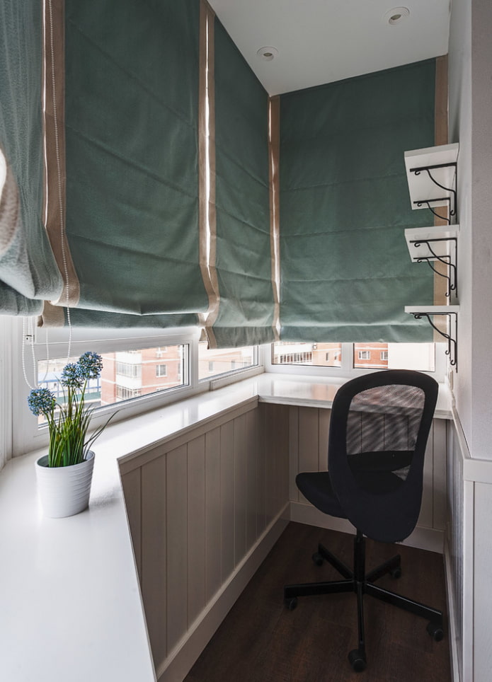 kunststof panelen op het balkon