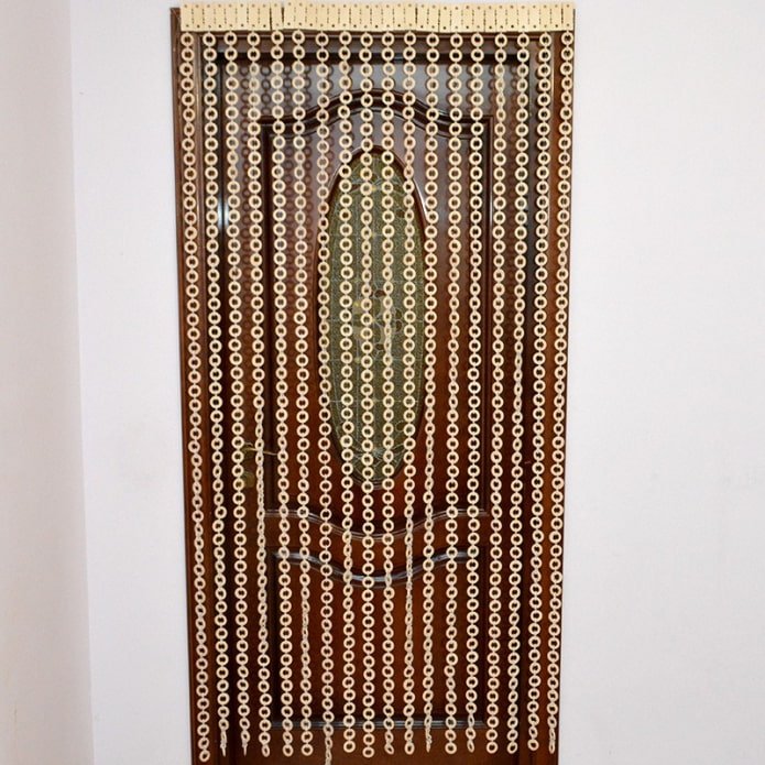 stro-ringen aan de deur in het interieur