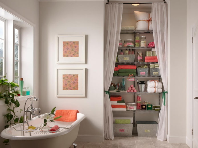 gordijnen in plaats van een deur in het interieur