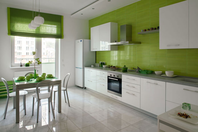 groene vouwgordijnen voor de balkonopening