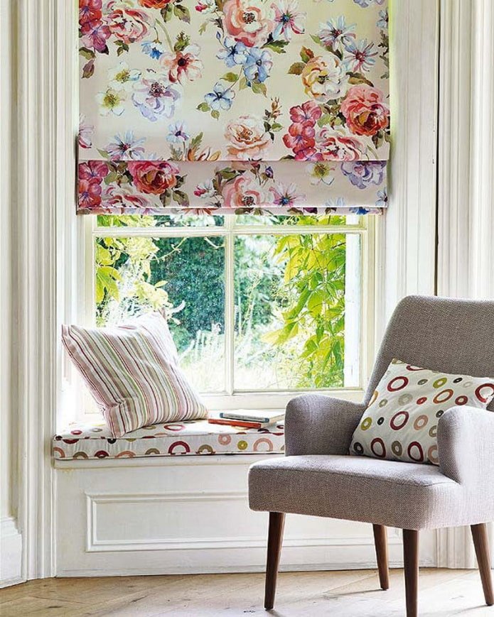 Romeinse jaloezie?n met bloemenprint